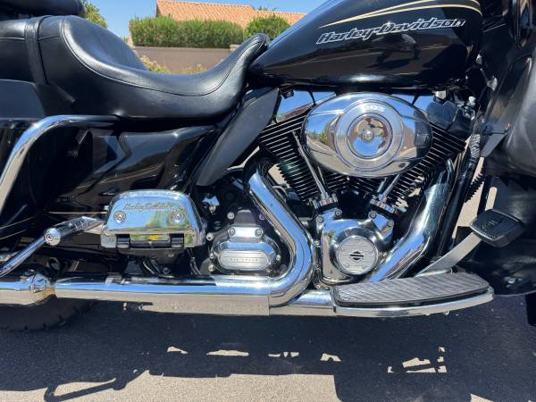 2011 Harley-Davidson, dovoz USA — foto 8 z 12