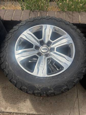 FAST SALE: 20" OE Ford F-150 Platinum Rims & Tires (6x135), dovoz USA — foto 2 z 5