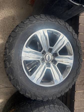 FAST SALE: 20" OE Ford F-150 Platinum Rims & Tires (6x135), dovoz USA — foto 3 z 5