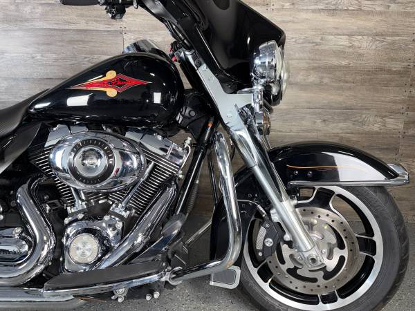 2011 Harley-Davidson, dovoz USA — foto 5 z 12
