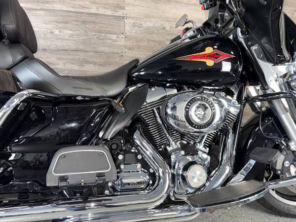 2011 Harley-Davidson, dovoz USA — foto 6 z 12