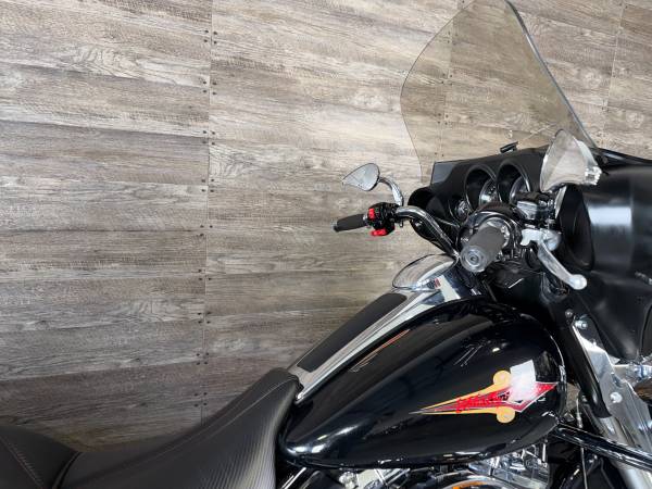 2011 Harley-Davidson, dovoz USA — foto 7 z 12