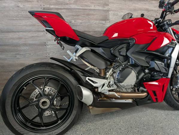 2022 Ducati, červená, dovoz USA — foto 12 z 12