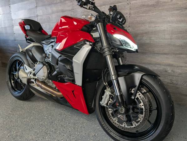 2022 Ducati, červená, dovoz USA — foto 3 z 12