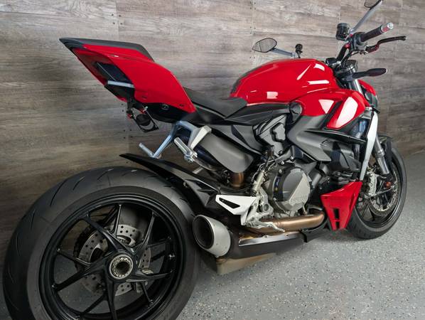 2022 Ducati, červená, dovoz USA — foto 4 z 12