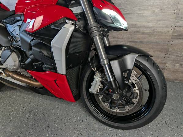 2022 Ducati, červená, dovoz USA — foto 5 z 12