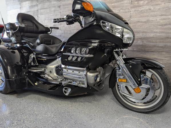 2003 Honda, zlatá, dovoz USA — foto 3 z 12