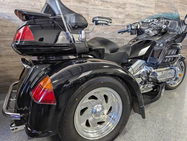 2003 Honda, zlatá, dovoz USA — foto 4 z 12