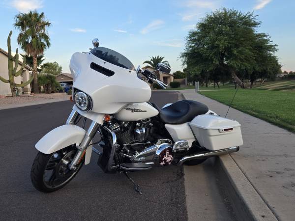 2017 Harley-Davidson, dovoz USA — foto 2 z 3