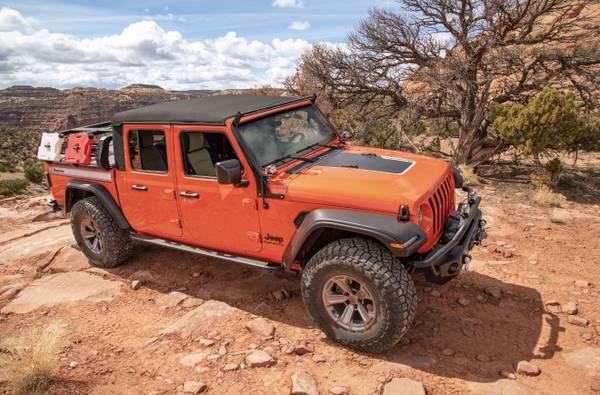 2024 Jeep Gladiator new mopar soft top, dovoz USA — foto 3 z 4