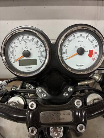 2015 Triumph, dovoz USA — foto 5 z 12