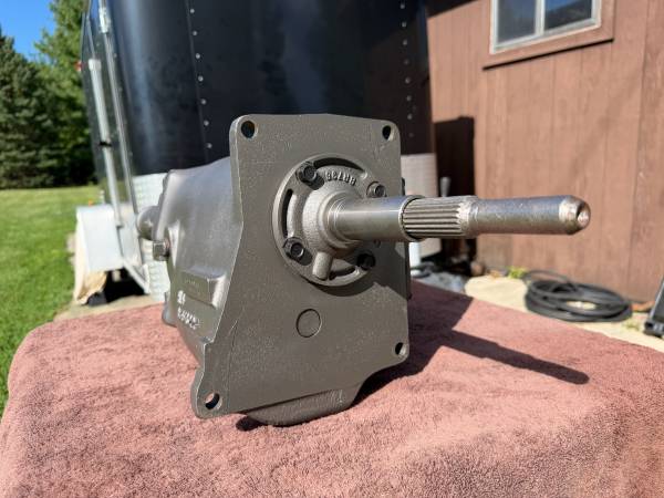 Freshly rebuilt Mopar A-833, 23 spline 4-Speed převodovka for 1966 through 196, dovoz USA — foto 6 z 8