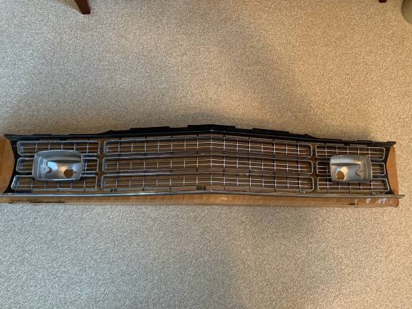 NOS 1973-1974 Plymouth Valiant Duster Chrome Grill Grille Mopar P/N 3691638, dovoz USA — foto 2 z 4