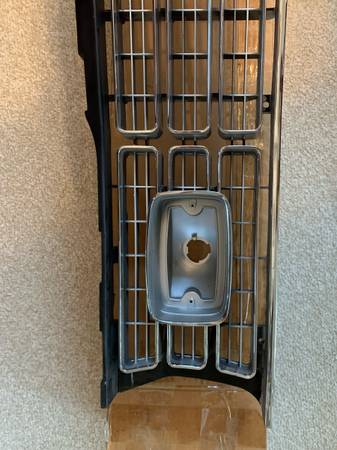 NOS 1973-1974 Plymouth Valiant Duster Chrome Grill Grille Mopar P/N 3691638, dovoz USA — foto 4 z 4