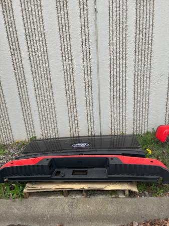 2025 Ford F-150 OE zadní Tailgate (Black) & zadní nárazník (Red) - Set, černá, dovoz USA — foto 4 z 7