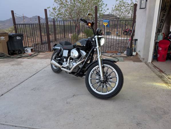 2001 Harley-Davidson, dovoz USA — foto 3 z 5