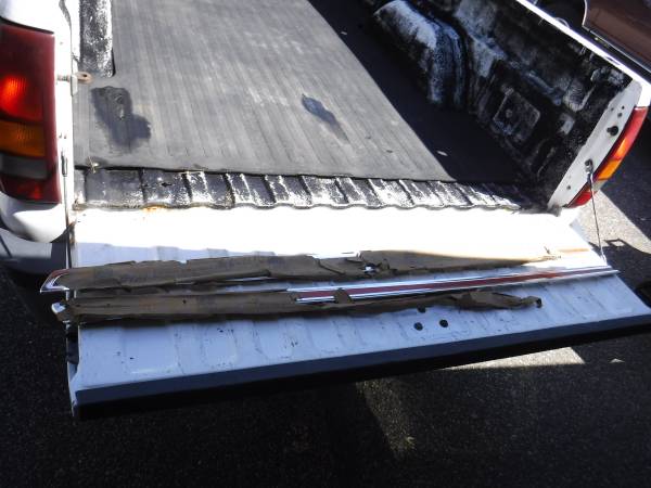 1962 NOS Side Trim 2 Door 62 Chevy New GM Impala SS, dovoz USA — foto 2 z 9