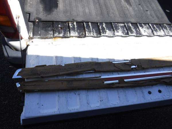 1962 NOS Side Trim 2 Door 62 Chevy New GM Impala SS, dovoz USA — foto 3 z 9