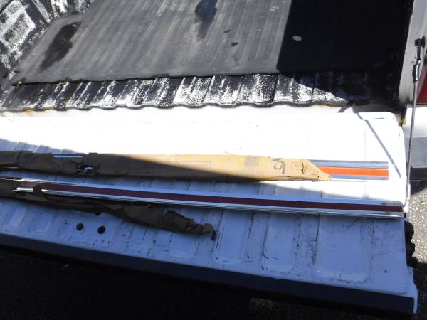 1962 NOS Side Trim 2 Door 62 Chevy New GM Impala SS, dovoz USA — foto 4 z 9