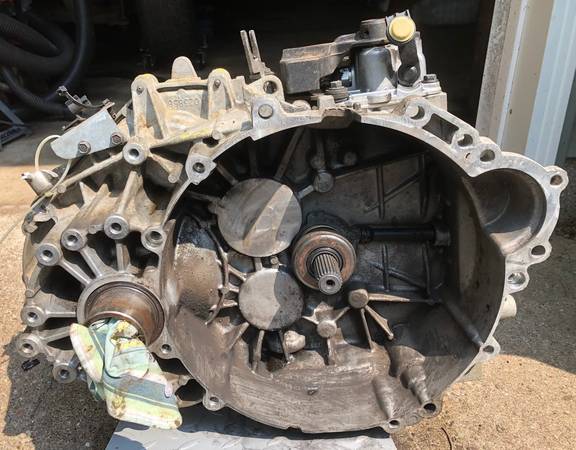 2004-2007 Volvo S60R or V70R AWD 6-speed manual transmission, dovoz USA — foto 1