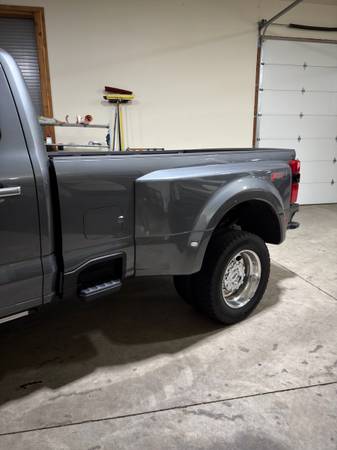 2026 Ford F-450 Platinum Dually Bed demontovaný OE, dovoz USA — foto 2 z 2