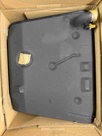 Toyota 40 Series NEW OEM Gas Tank 1969-1972, dovoz USA — foto 2 z 3