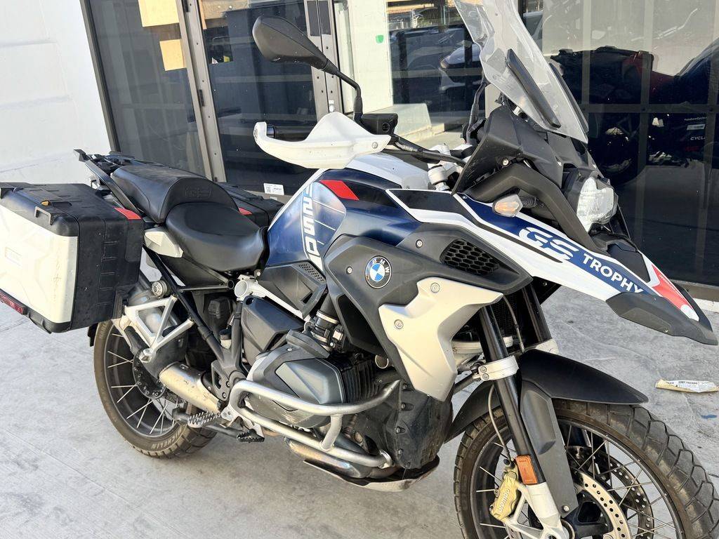 2023 BMW, dovoz USA — foto 3 z 12