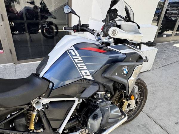 2023 BMW, dovoz USA — foto 4 z 12
