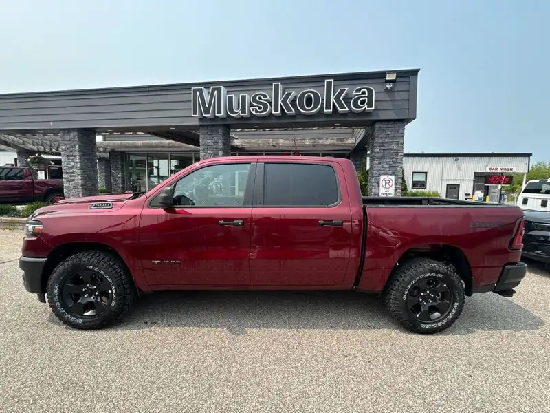 2025 RAM 1500 WARLOCK, červená, 18 303 km, dovoz Kanada — foto 2 z 12