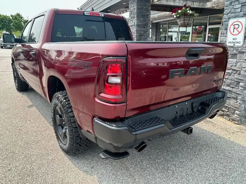 2025 RAM 1500 WARLOCK, červená, 18 303 km, dovoz Kanada — foto 3 z 12