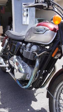 2001 Triumph, dovoz USA — foto 2 z 11