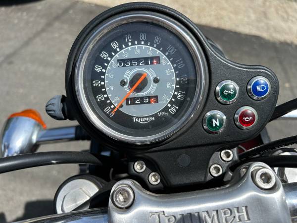 2001 Triumph, dovoz USA — foto 9 z 11