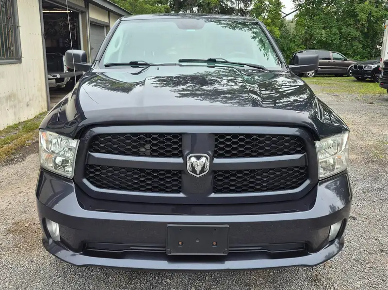 2017 RAM 1500 Express, šedá, 210 312 km, dovoz Kanada — foto 2 z 12