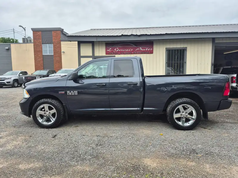 2017 RAM 1500 Express, šedá, 210 312 km, dovoz Kanada — foto 5 z 12