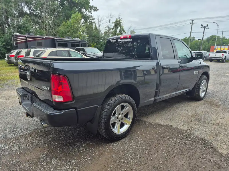 2017 RAM 1500 Express, šedá, 210 312 km, dovoz Kanada — foto 6 z 12