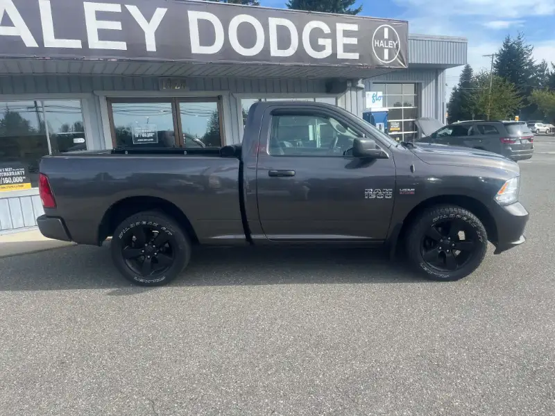 2016 RAM 1500 Regular Cab, šedá, 92 571 km, dovoz Kanada — foto 2 z 12