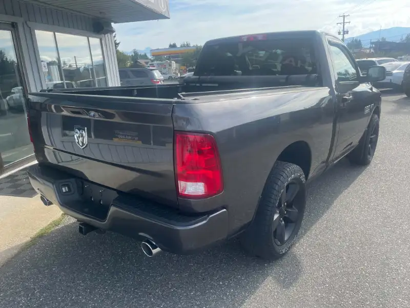 2016 RAM 1500 Regular Cab, šedá, 92 571 km, dovoz Kanada — foto 3 z 12