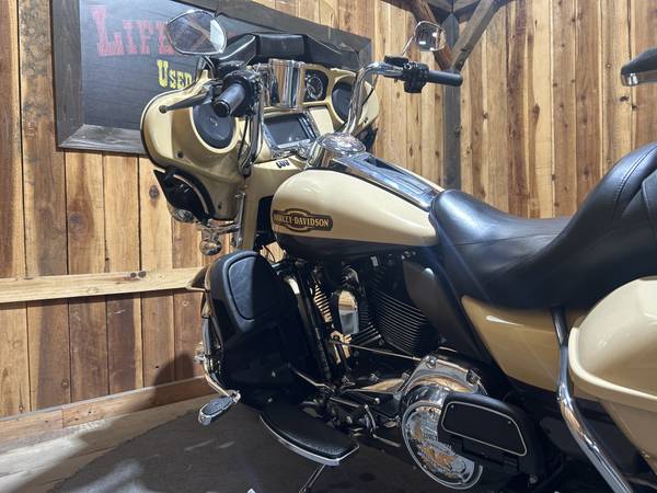 2014 Harley-Davidson, dovoz USA — foto 8 z 11