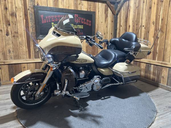 2014 Harley-Davidson, dovoz USA — foto 9 z 11