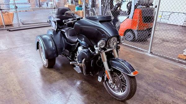 2015 Harley-Davidson, dovoz USA — foto 2 z 11