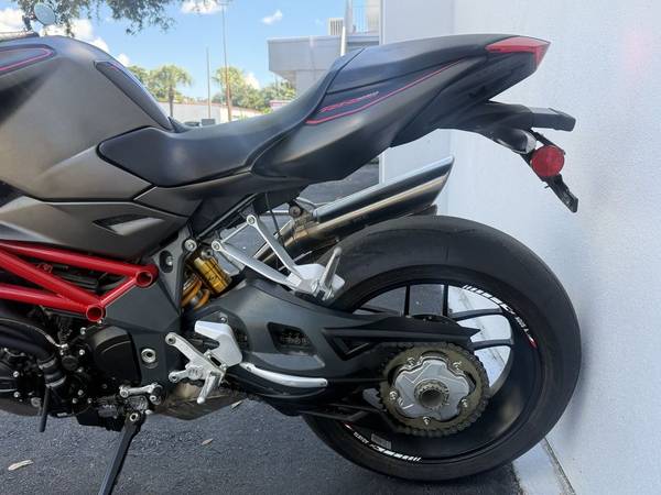 2012 Harley-Davidson, dovoz USA — foto 11 z 12