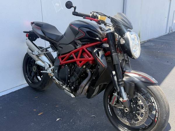 2012 Harley-Davidson, dovoz USA — foto 5 z 12