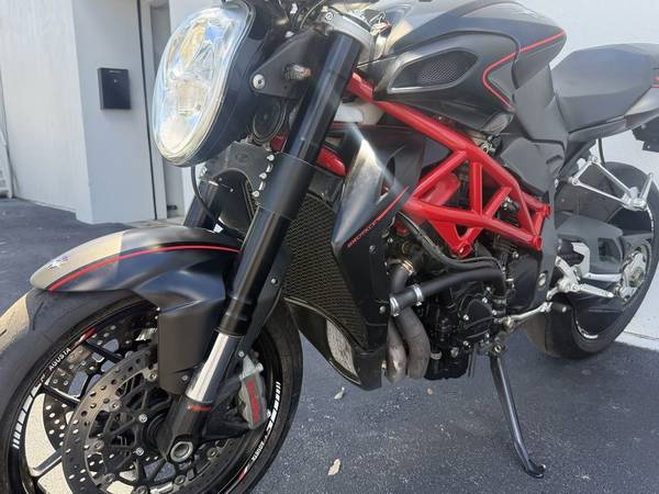 2012 Harley-Davidson, dovoz USA — foto 8 z 12