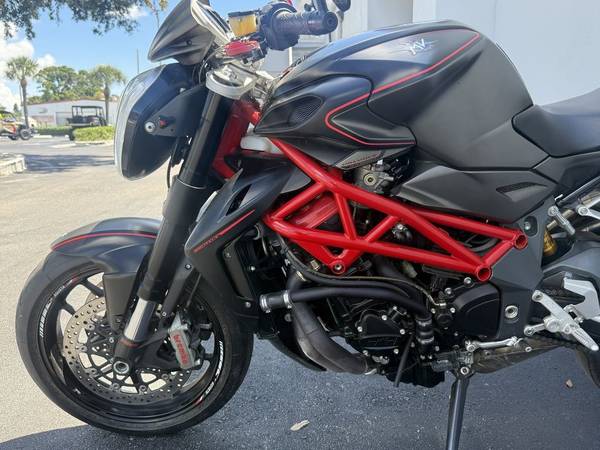 2012 Harley-Davidson, dovoz USA — foto 9 z 12