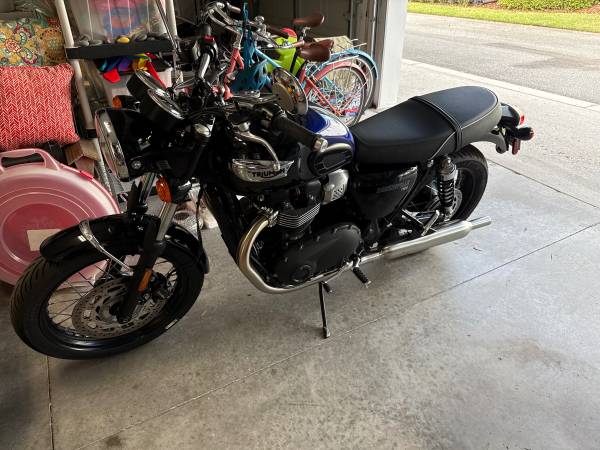 Triumph, dovoz USA — foto 2 z 5