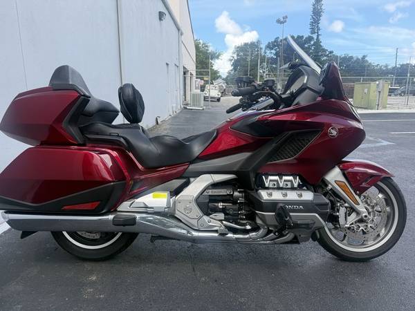 2018 Harley-Davidson, zlatá, dovoz USA — foto 2 z 12