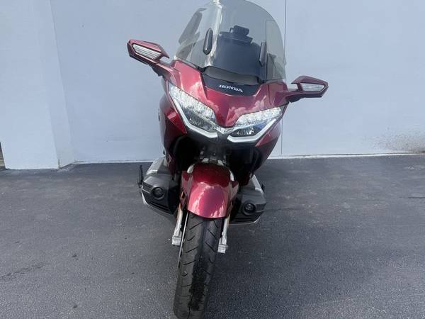 2018 Harley-Davidson, zlatá, dovoz USA — foto 4 z 12