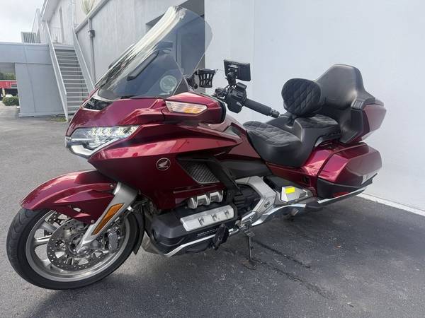2018 Harley-Davidson, zlatá, dovoz USA — foto 5 z 12