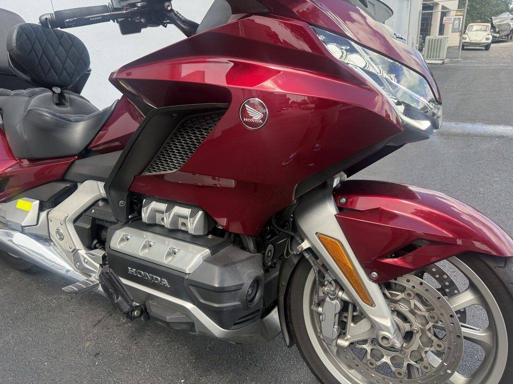 2018 Harley-Davidson, zlatá, dovoz USA — foto 7 z 12