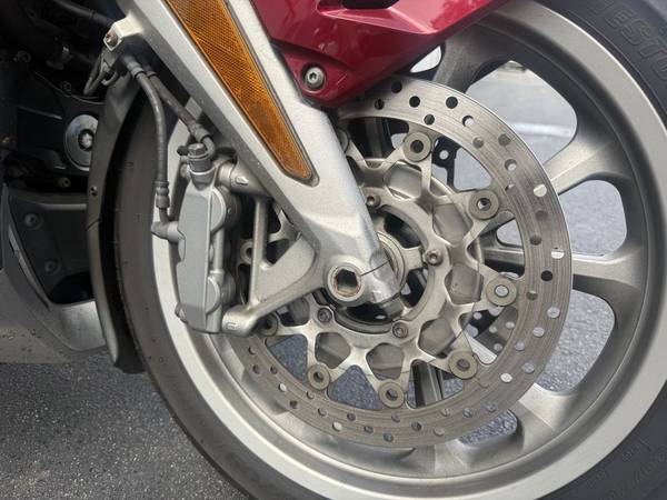 2018 Harley-Davidson, zlatá, dovoz USA — foto 9 z 12